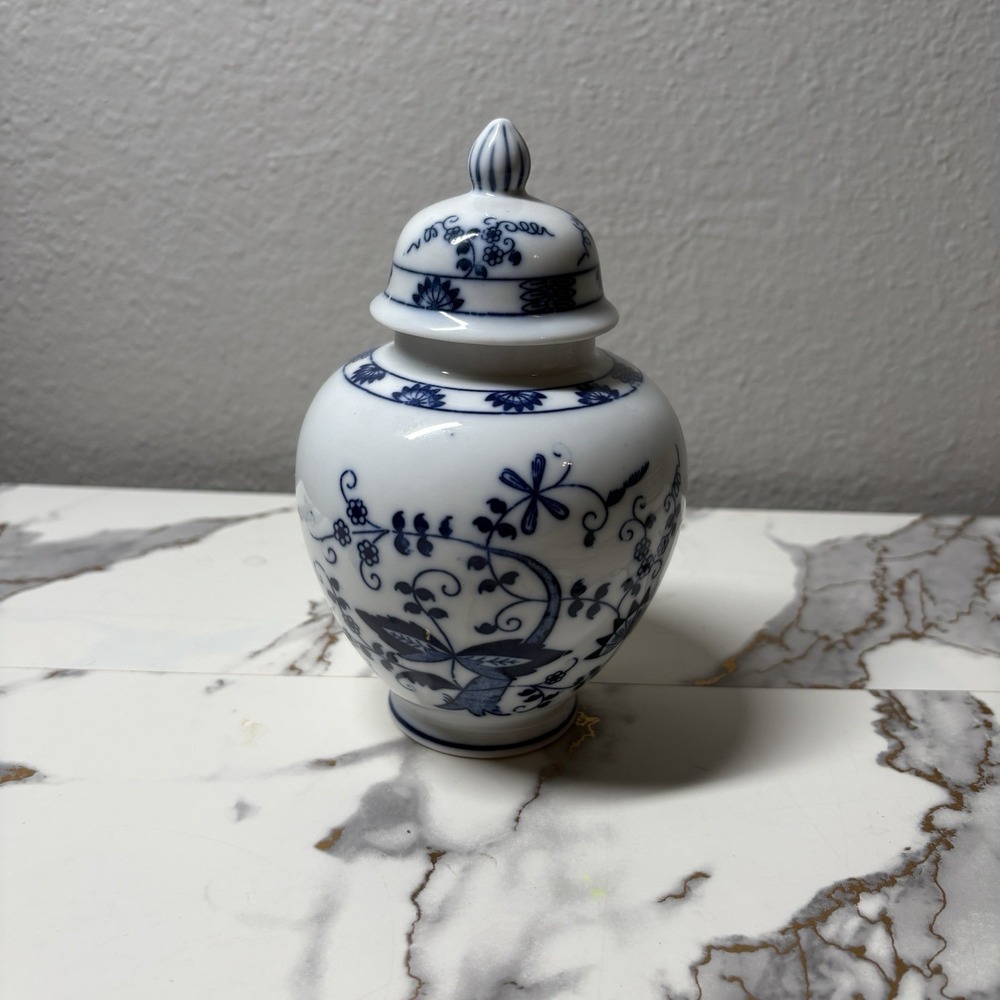 Vintage Vienna Woods Fine China Seymour Mann Blue White Floral Lidded Ginger Jar